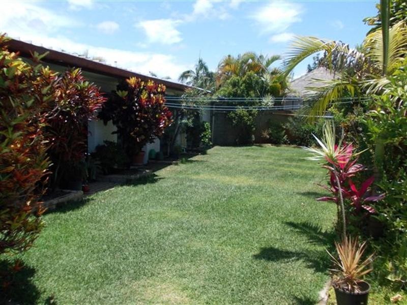 20 Ilkinia Avenue, Broadbeach Waters QLD 4218
