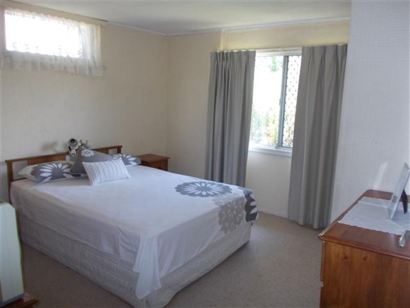 20 Ilkinia Avenue, Broadbeach Waters QLD 4218