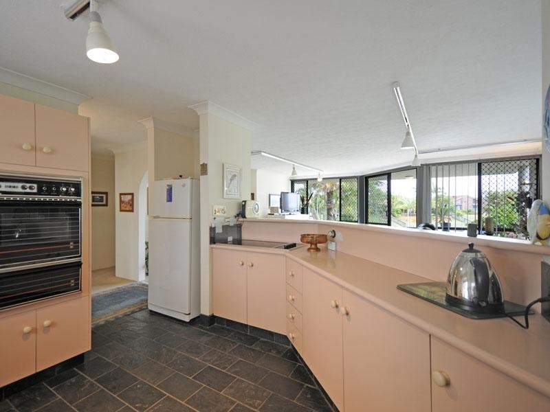 4/2 Dunlop Court, Mermaid Waters QLD 4218