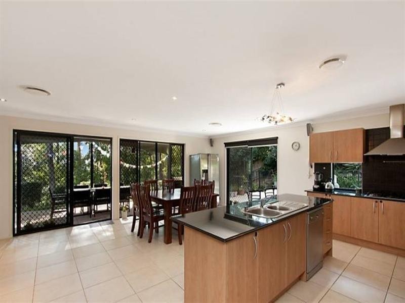 19 Forest Drive, Elanora QLD 4221