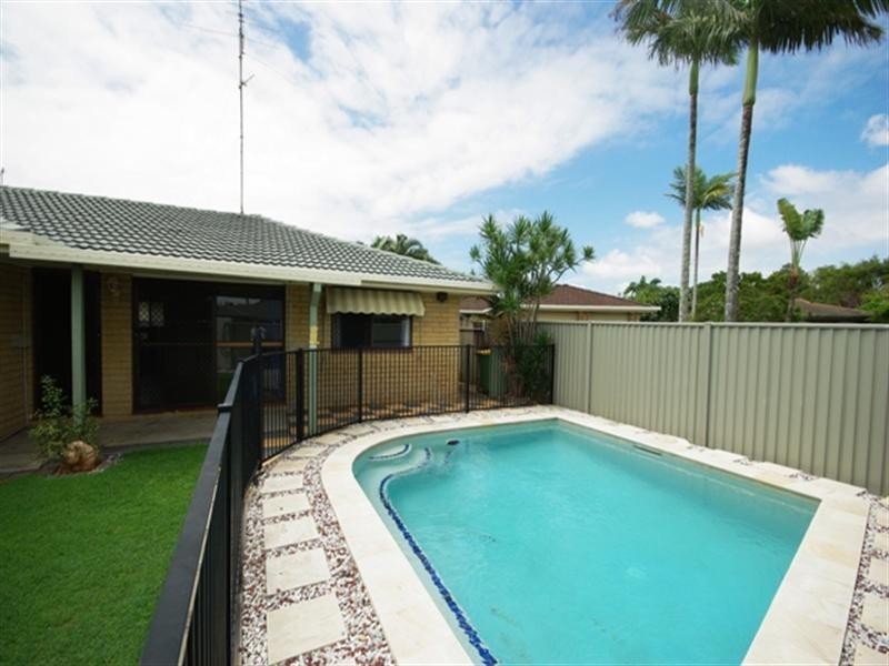 2/2 Doggett Drive, Miami QLD 4220