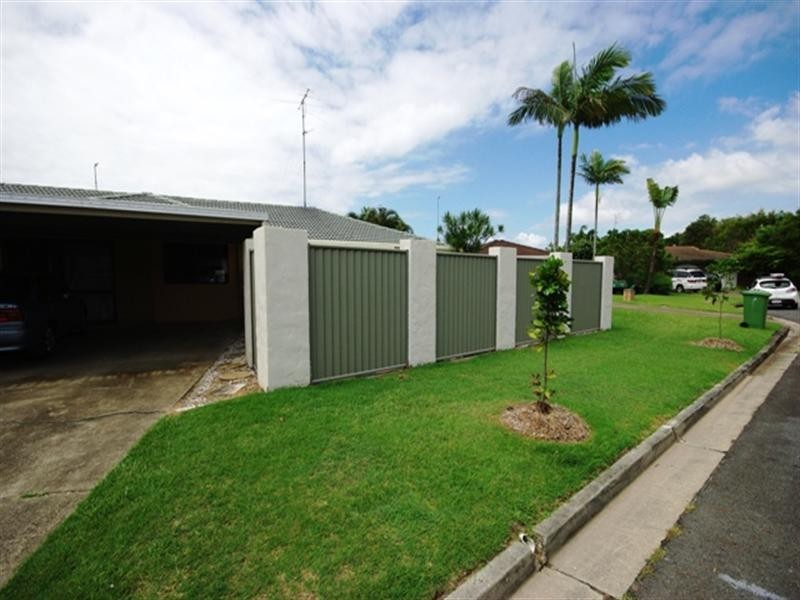 2/2 Doggett Drive, Miami QLD 4220