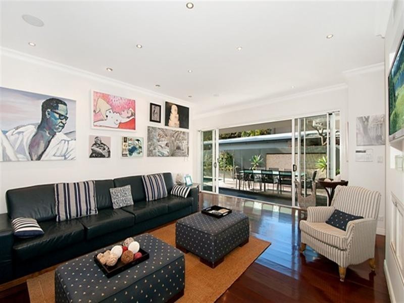 16 Francis Street, Mermaid Beach QLD 4218