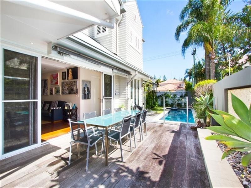 16 Francis Street, Mermaid Beach QLD 4218