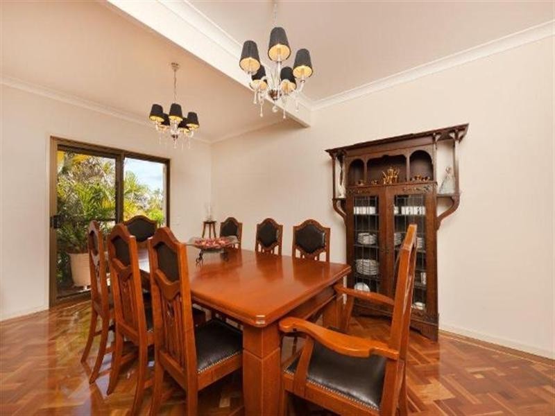 91 Clear Island Road, Broadbeach Waters QLD 4218
