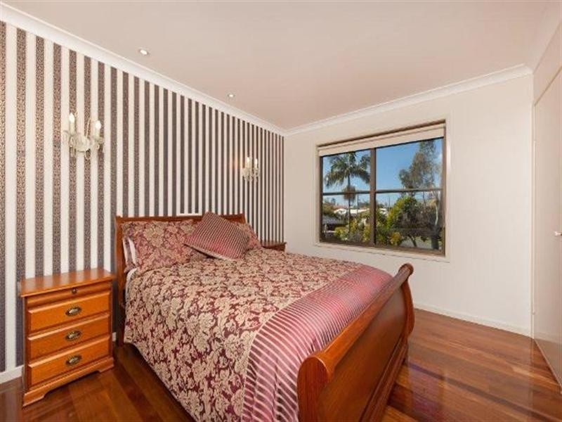 91 Clear Island Road, Broadbeach Waters QLD 4218