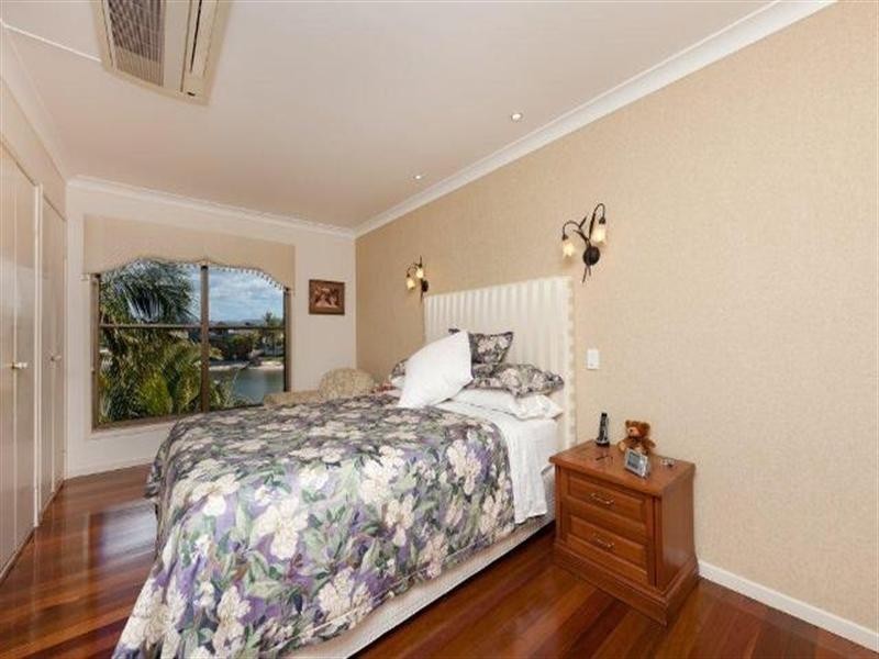 91 Clear Island Road, Broadbeach Waters QLD 4218