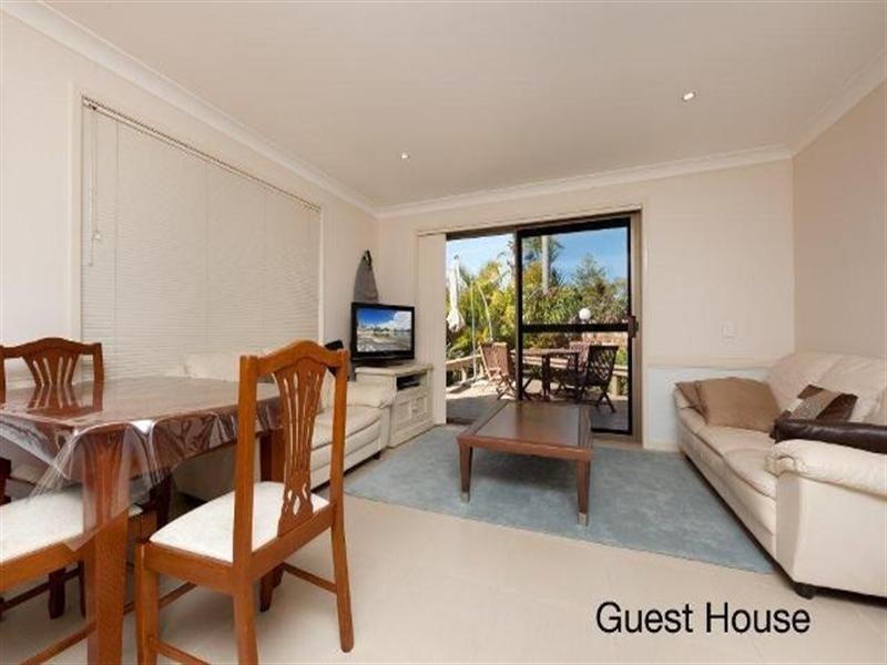 91 Clear Island Road, Broadbeach Waters QLD 4218