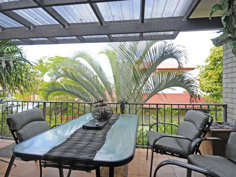 1 and 2/32 Cronulla Avenue, Mermaid Beach QLD 4218