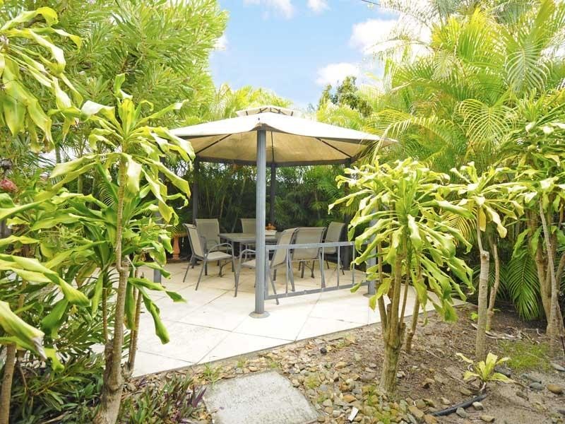 1 and 2/32 Cronulla Avenue, Mermaid Beach QLD 4218
