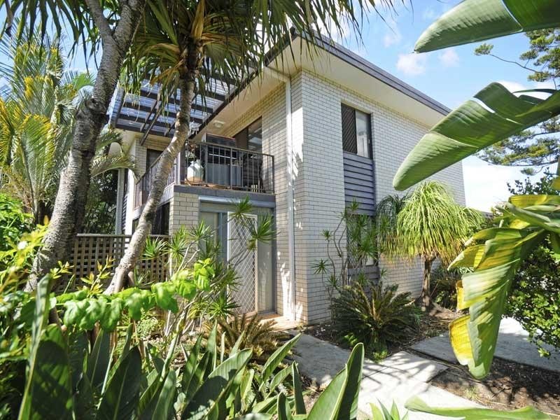 1 and 2/32 Cronulla Avenue, Mermaid Beach QLD 4218