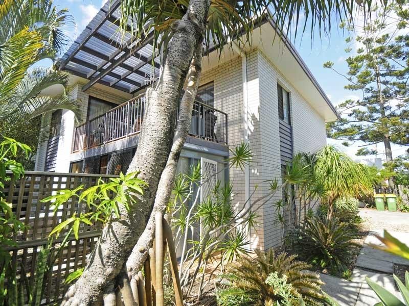 1 and 2/32 Cronulla Avenue, Mermaid Beach QLD 4218