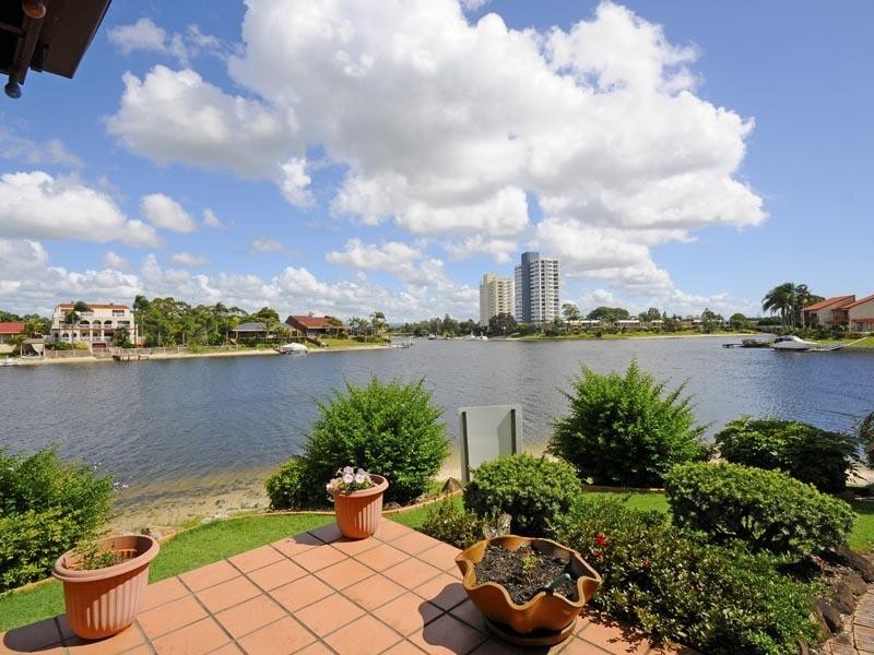 8/22 Aquila Court, Mermaid Waters QLD 4218