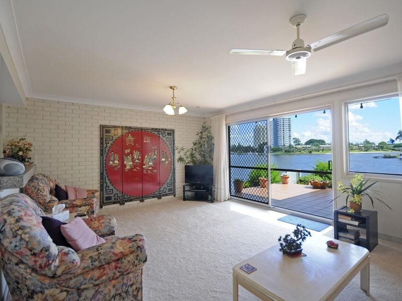 8/22 Aquila Court, Mermaid Waters QLD 4218