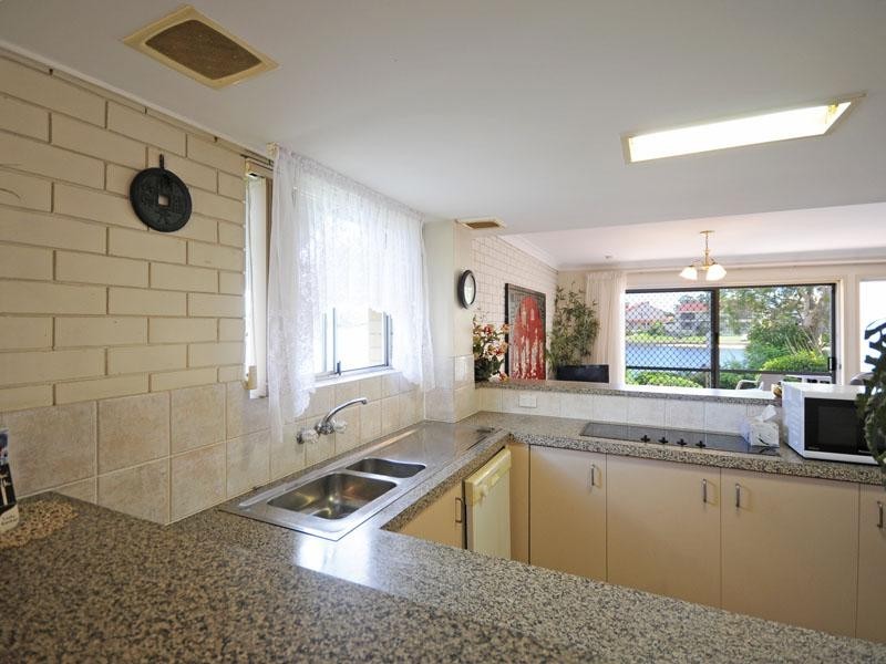 8/22 Aquila Court, Mermaid Waters QLD 4218