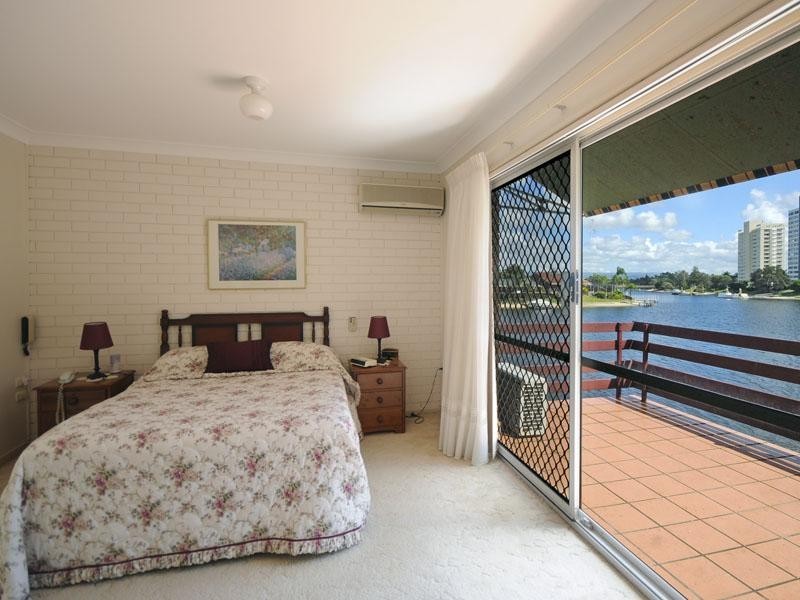 8/22 Aquila Court, Mermaid Waters QLD 4218
