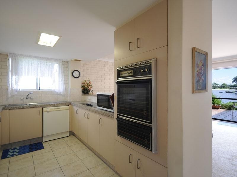 8/22 Aquila Court, Mermaid Waters QLD 4218