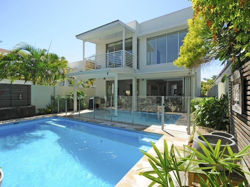 28 Ocean Street, Mermaid Beach QLD 4218