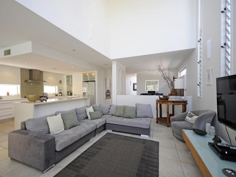 28 Ocean Street, Mermaid Beach QLD 4218