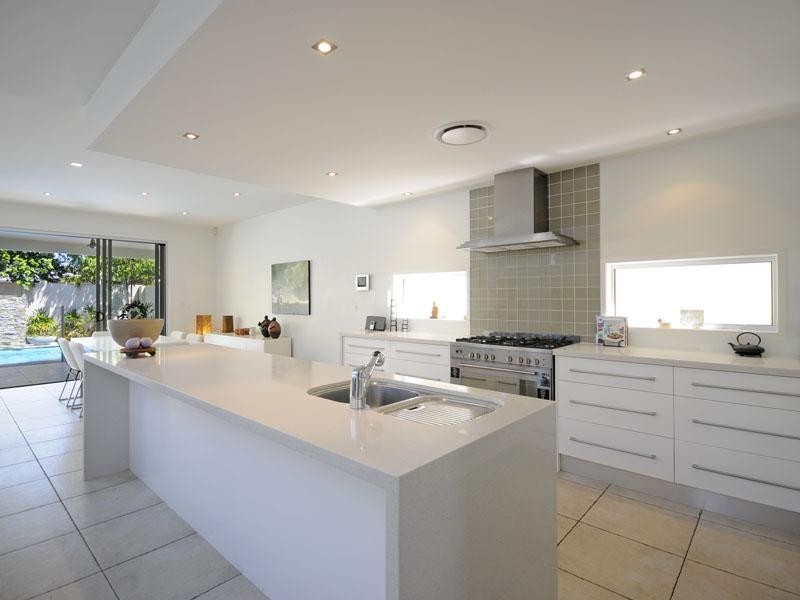 28 Ocean Street, Mermaid Beach QLD 4218