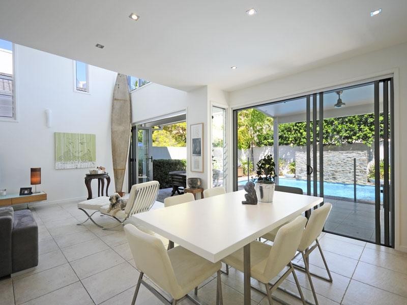 28 Ocean Street, Mermaid Beach QLD 4218