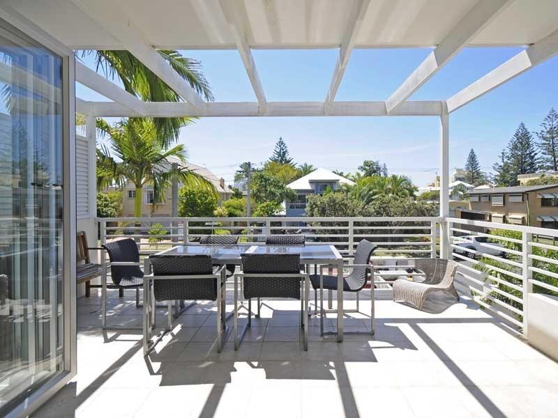 28 Ocean Street, Mermaid Beach QLD 4218