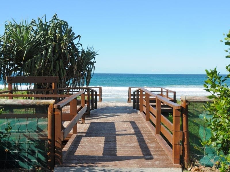 28 Ocean Street, Mermaid Beach QLD 4218