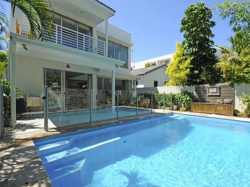 28 Ocean Street, Mermaid Beach QLD 4218