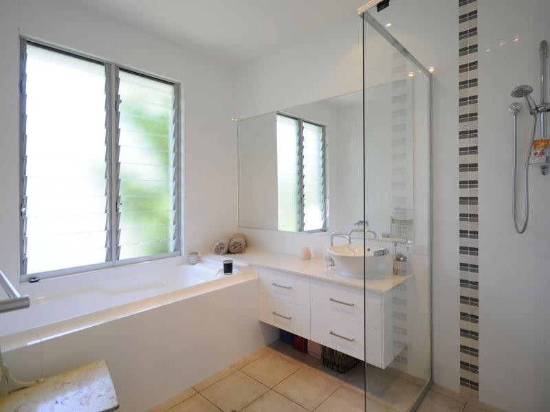 28 Ocean Street, Mermaid Beach QLD 4218