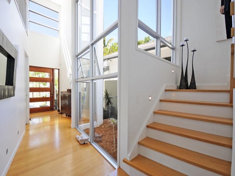 28 Ocean Street, Mermaid Beach QLD 4218