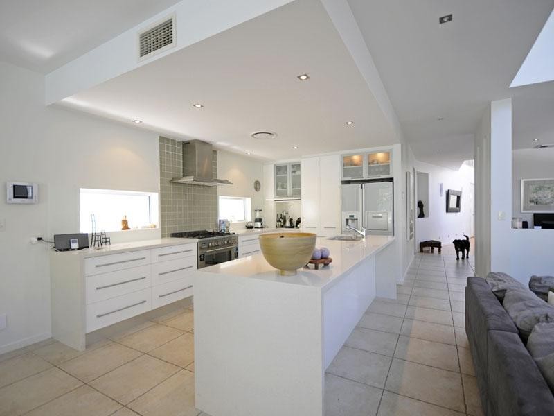 28 Ocean Street, Mermaid Beach QLD 4218