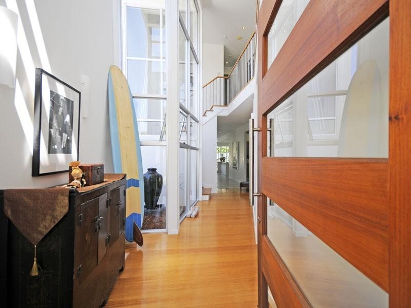 28 Ocean Street, Mermaid Beach QLD 4218