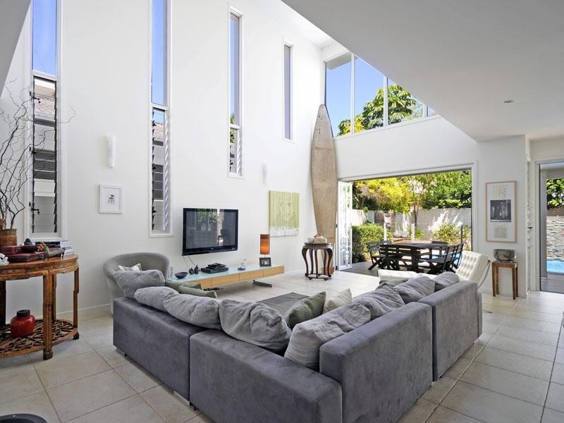 28 Ocean Street, Mermaid Beach QLD 4218