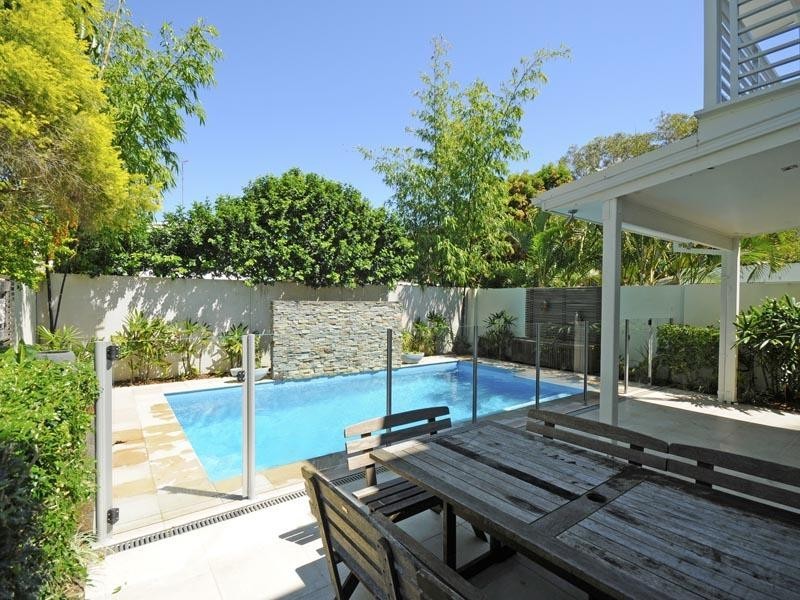 28 Ocean Street, Mermaid Beach QLD 4218