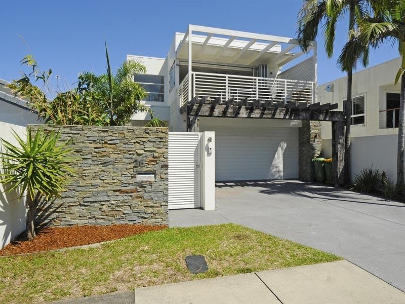 28 Ocean Street, Mermaid Beach QLD 4218