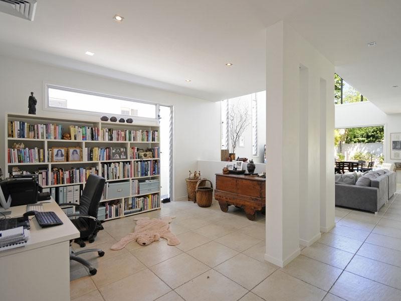 28 Ocean Street, Mermaid Beach QLD 4218