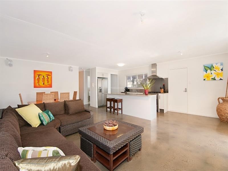 37 Venice Street, Mermaid Beach QLD 4218