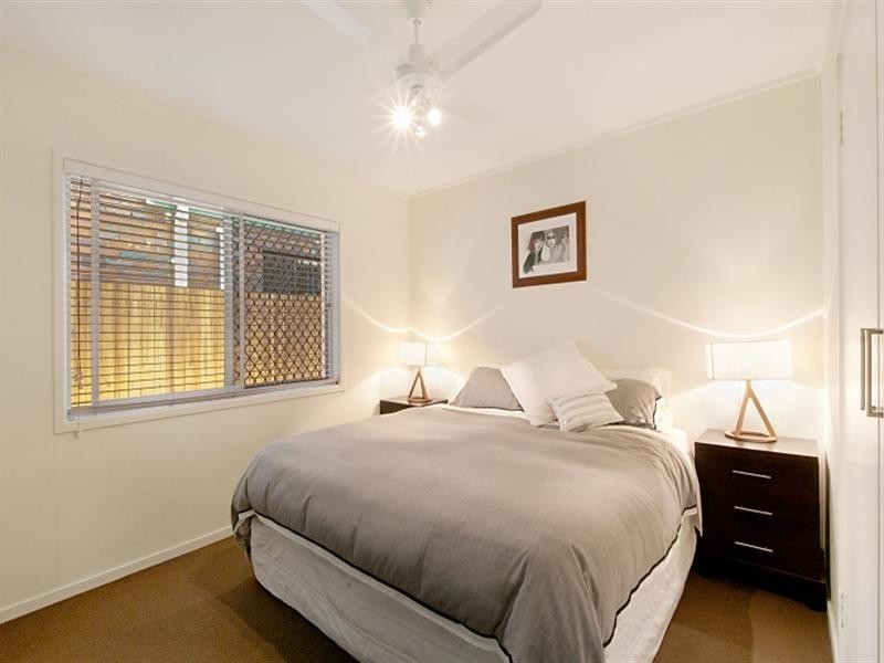 37 Venice Street, Mermaid Beach QLD 4218