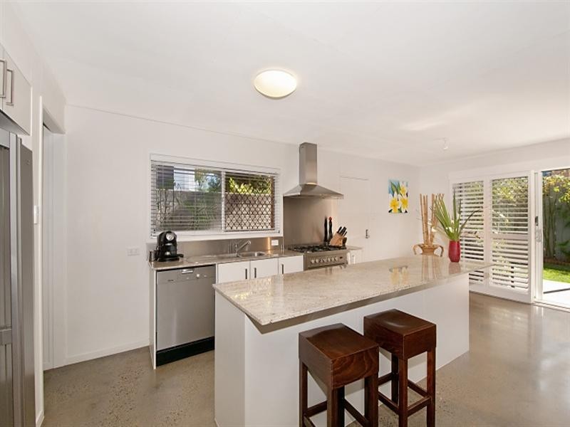 37 Venice Street, Mermaid Beach QLD 4218