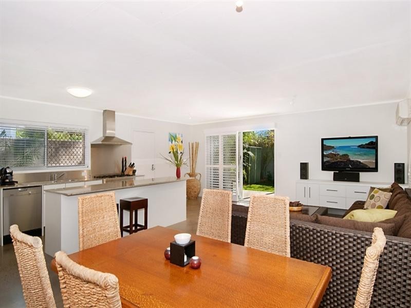 37 Venice Street, Mermaid Beach QLD 4218