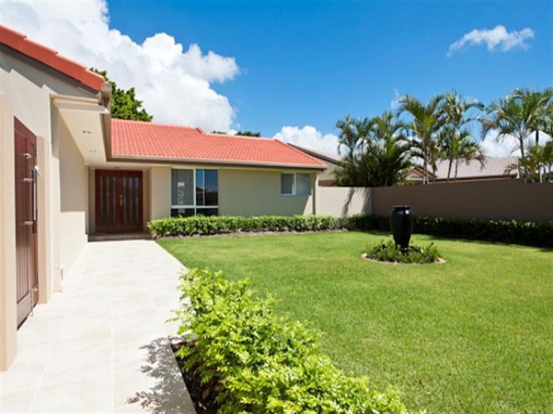 19 Martinique Way, Clear Island Waters QLD 4226