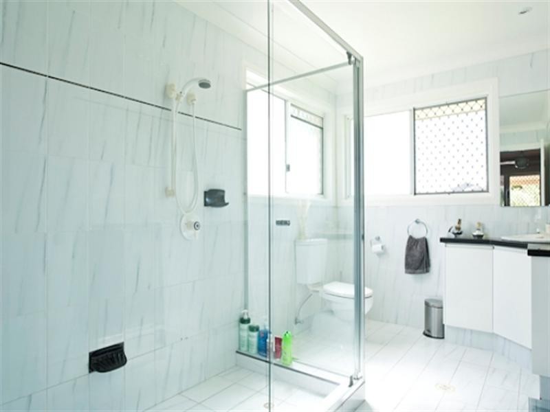 19 Martinique Way, Clear Island Waters QLD 4226