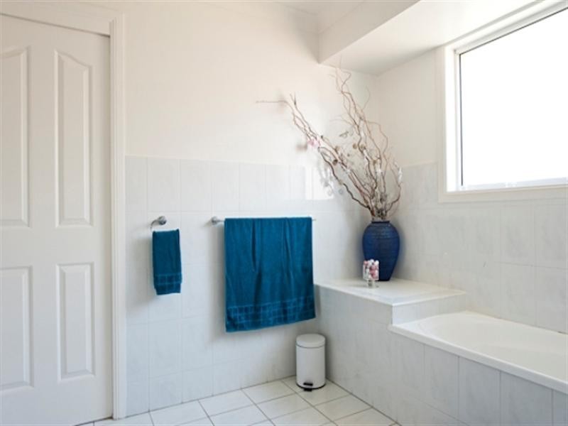 19 Martinique Way, Clear Island Waters QLD 4226