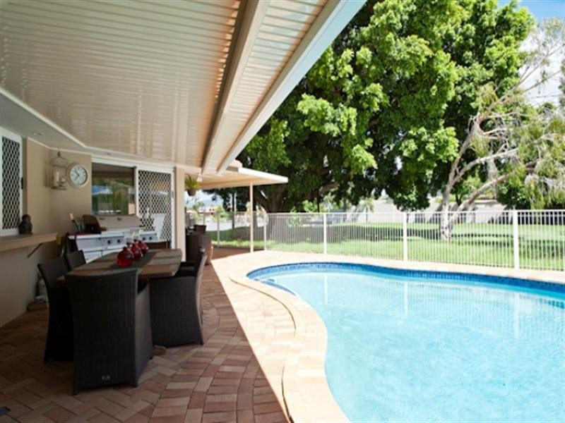 19 Martinique Way, Clear Island Waters QLD 4226