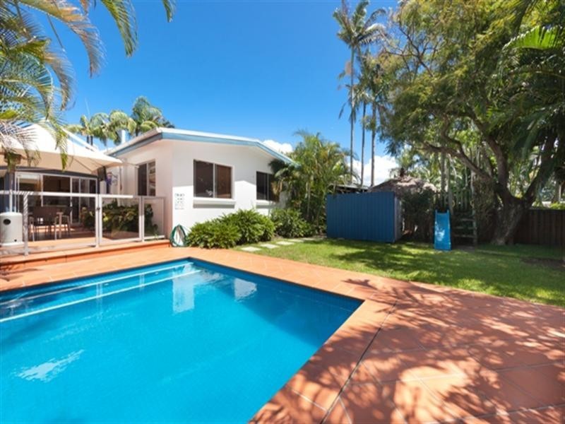 11 Raymond Avenue, Bundall QLD 4217