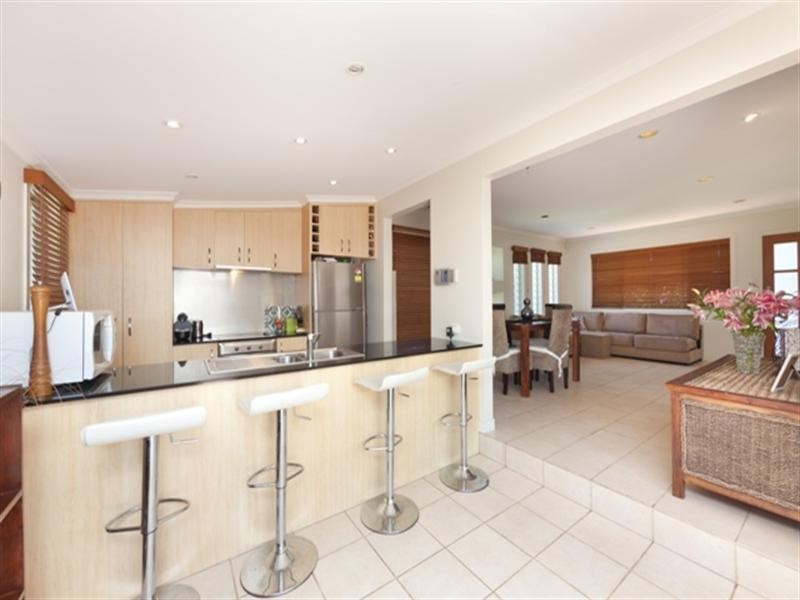 11 Raymond Avenue, Bundall QLD 4217