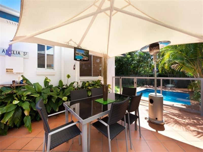 11 Raymond Avenue, Bundall QLD 4217