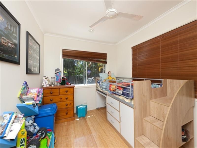 11 Raymond Avenue, Bundall QLD 4217