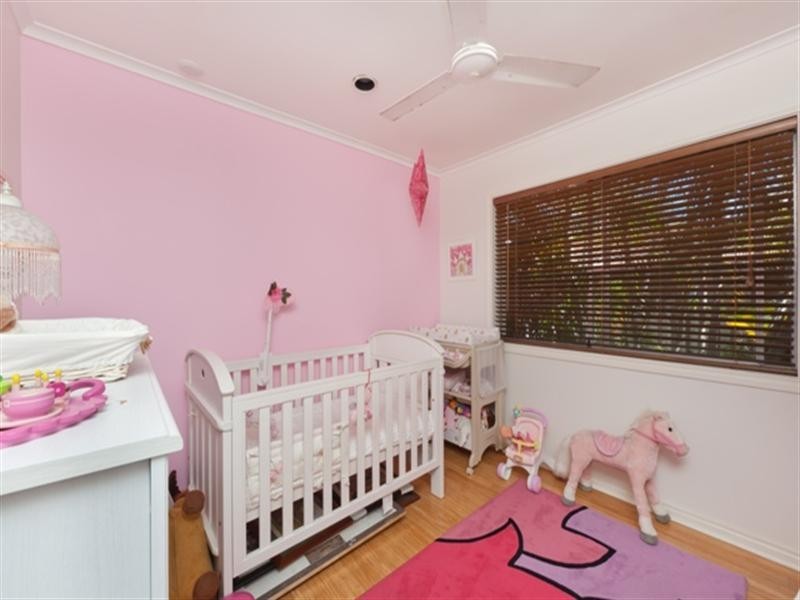 11 Raymond Avenue, Bundall QLD 4217