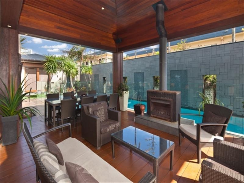 103 – 105 Hedges Avenue, Mermaid Beach QLD 4218